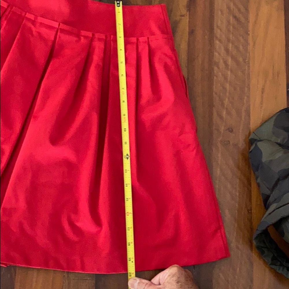Red skirt - Picture 6 of 7